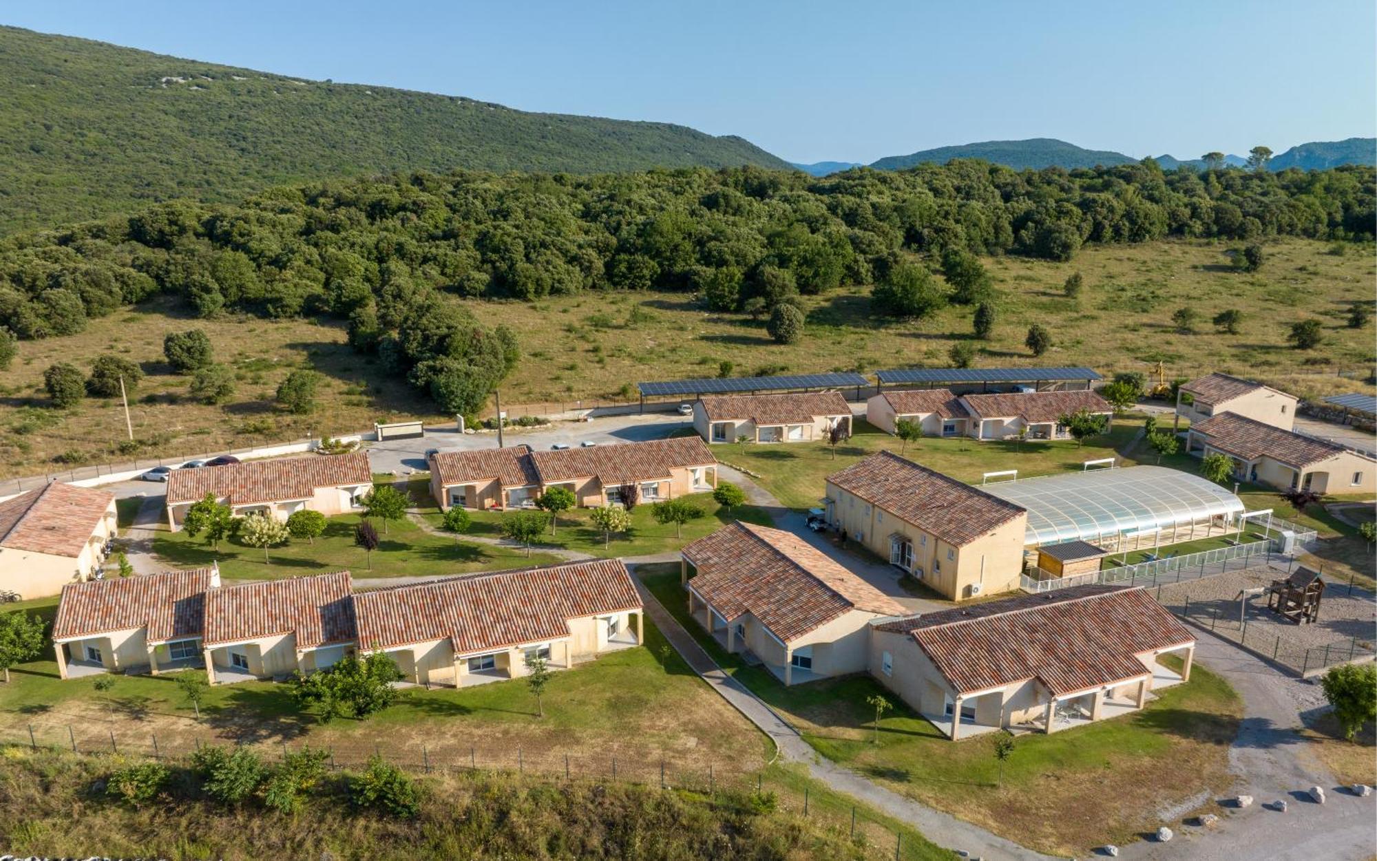 Park & Suites Village Gorges De L'Herault-Cevennes Brissac Экстерьер фото